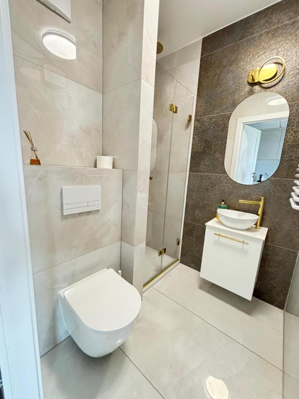 Apartamenty 24H Pileckiego Warsaw Ngoại thất bức ảnh